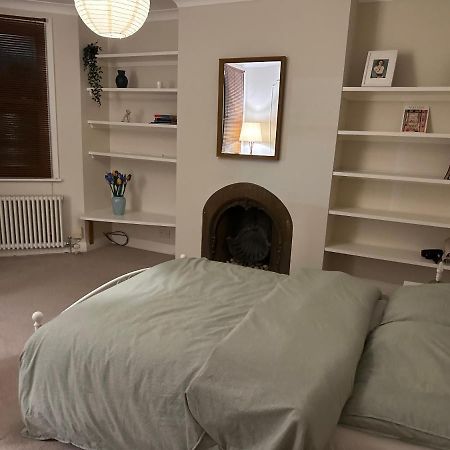 Spacious Room Near Underground Лондон Экстерьер фото